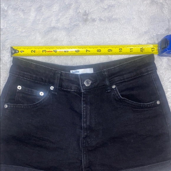 Bershka Black High-Waisted Jean Shorts Cuffed Hem - Picture 5 of 6